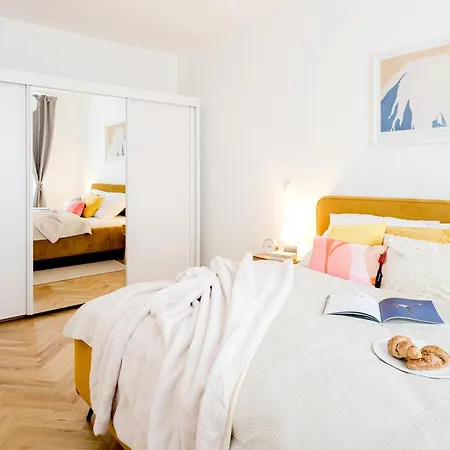 Апартаменты Days - Stylish 2 Bedroom With Netflix *