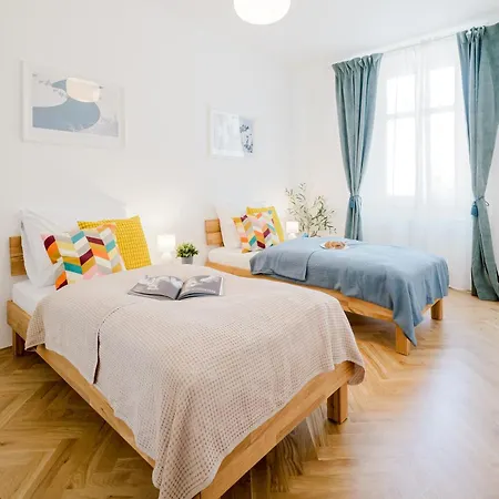 Апартаменты Days - Stylish 2 Bedroom With Netflix