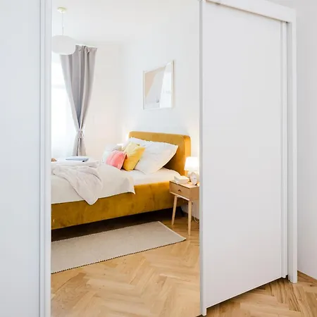 Апартаменты Days - Stylish 2 Bedroom With Netflix *